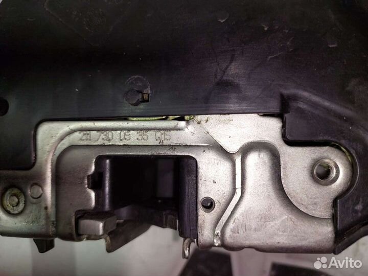 Замок двери задний левый Mercedes W211