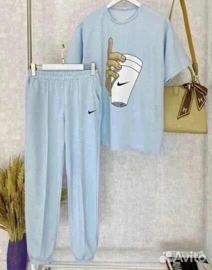 Спортивный костюм