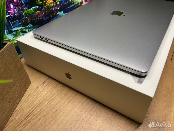 Macbook pro 15 2018 i7 16gb 512