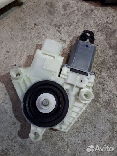 Мотор стеклоподъемника задний правый Bmw 5-Series