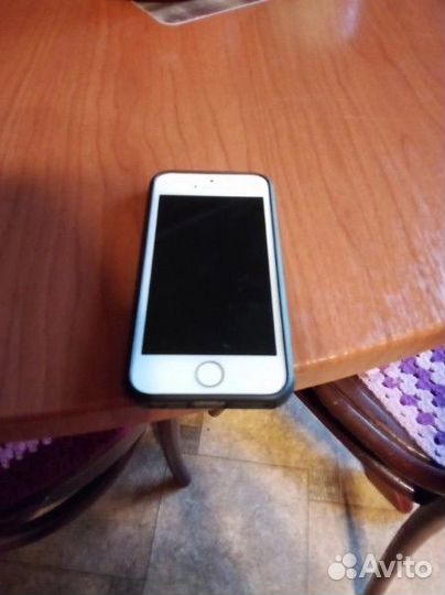 Телефон Айфон se