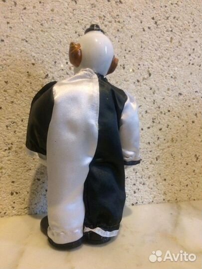 Статуэтка фарфор