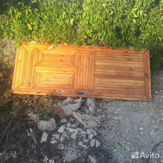 Металическая дверь обшитая деревом