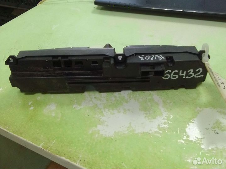 Кнопка аварийной сигнализации Mercedes-Benz C-Clas