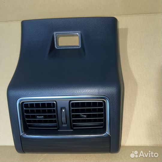 Накладка центральной консоли Toyota Camry V70/V75