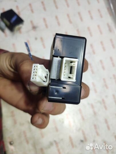 Блок управления дверьми Toyota Rav 4 ACA21R 1azfe