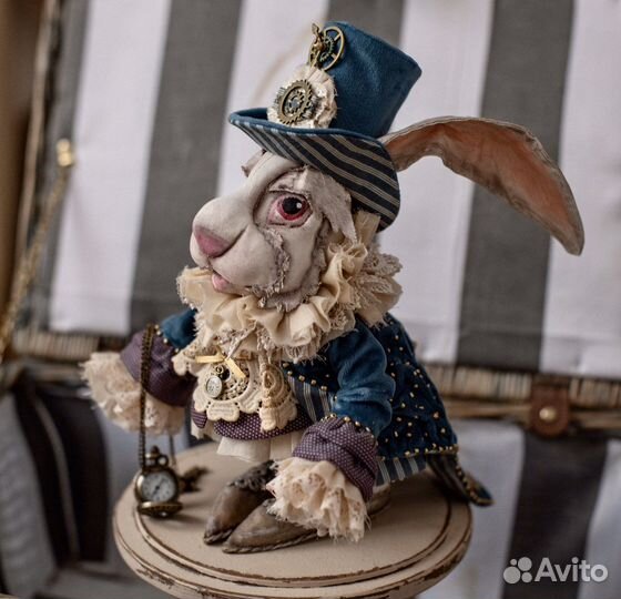 Белый кролик из «Алиса в стране чудес»