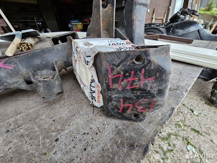 Балка подвески Mitsubishi Space Gear