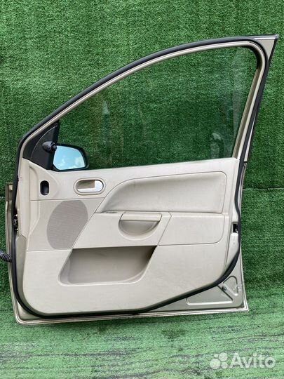 Дверь передняя правая Ford Fiesta CBK зеркало не в