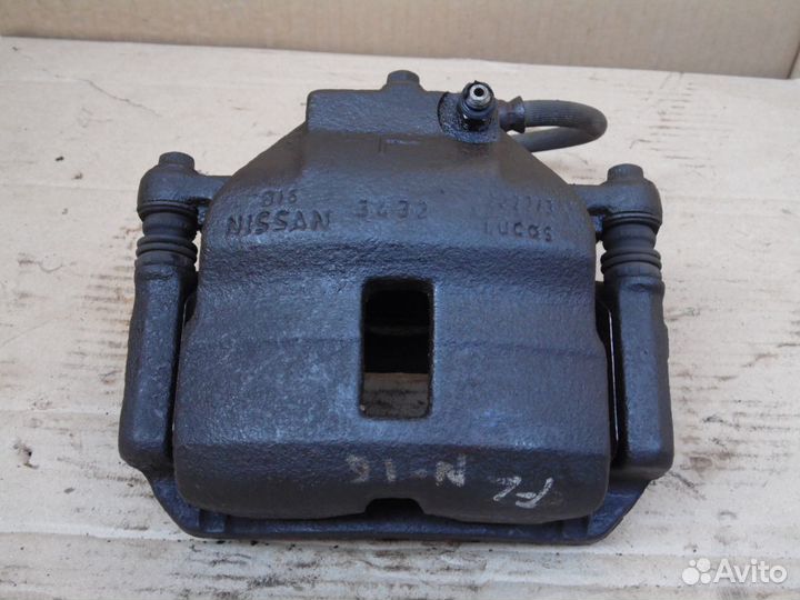 Суппорт передний правый Ниссан Альмера н16