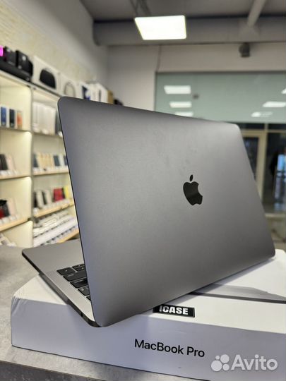 Apple MacBook Pro 13 2017. Идеал. Полный комплект