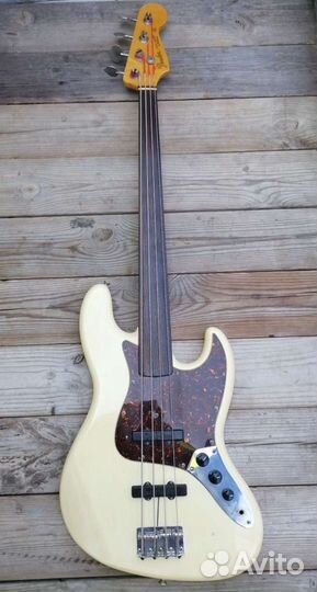 Бас гитара Fender Jazz Bass fretless