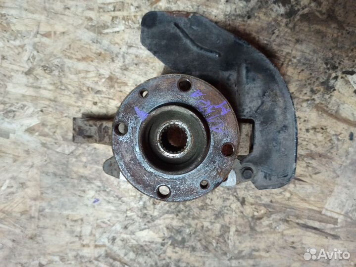 Кулак поворотный цапфа левый Fiat Albea