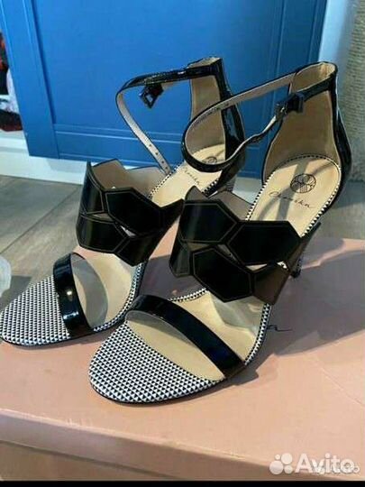 Босоножки новые Эконика 41