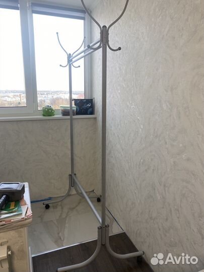 Вешалка для верхней одежды напольная