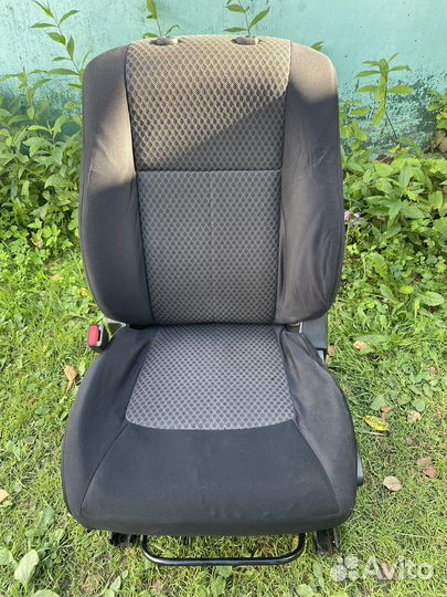 Кресло водительское на Nissan X-Treil