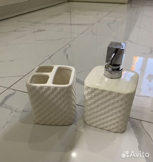 Стакан для зубных щеток и дозатор для мыла