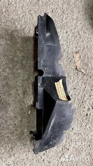 Дефлектор радиатора правый Audi A6