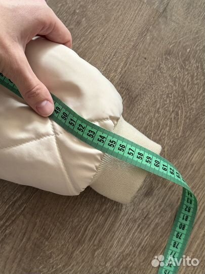 Бежевый бомбер