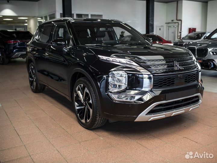 Mitsubishi Outlander 2.5 CVT, 2023, 15 км
