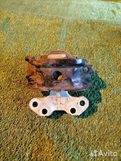 Опора двигателя (подушка двс) правая 9680138380 Pe