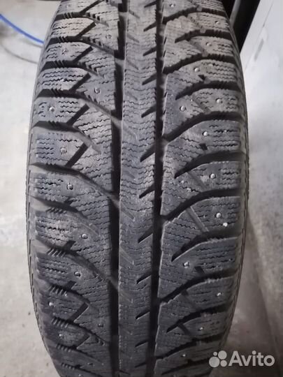 Bridgestone Ice Cruiser 7000 215/60 R17