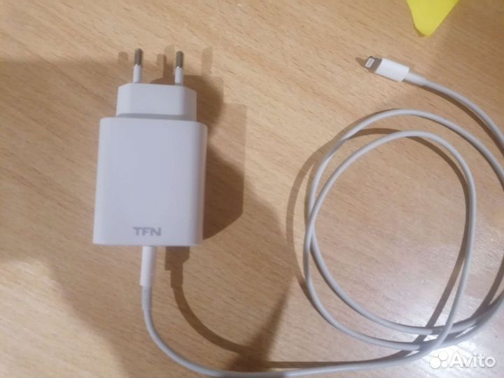 Сетевое зарядное устройство