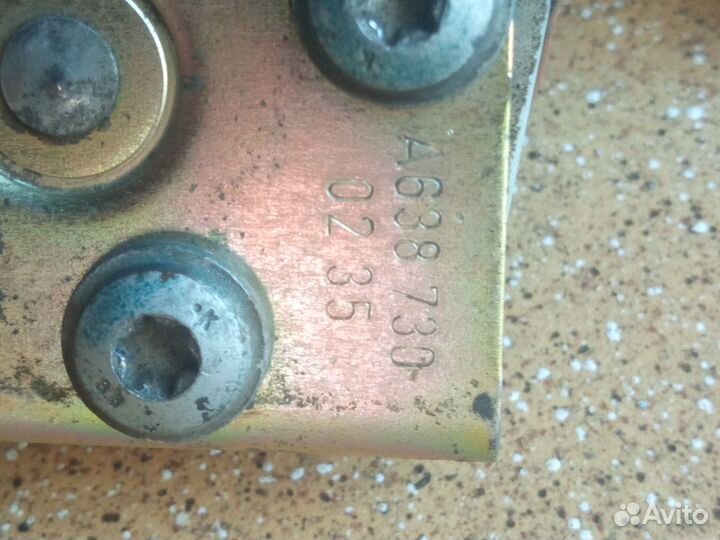 Замок двери Мерседес Бенц Вито