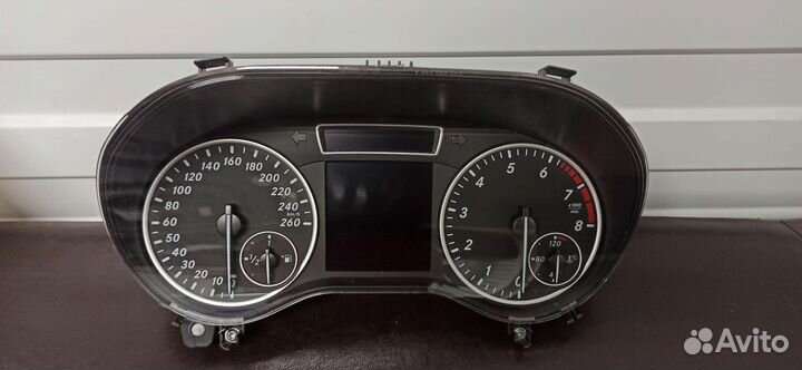 Приборная панель w246