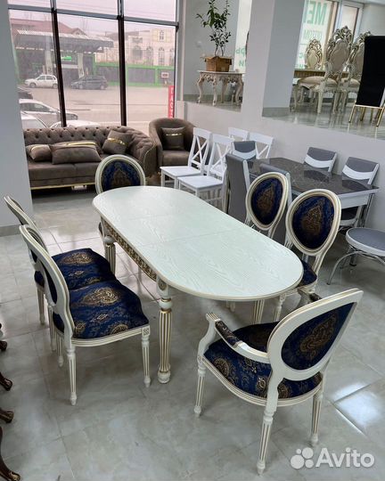 Стол со стульями