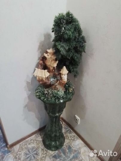 Водопадом с бансаем в вазе