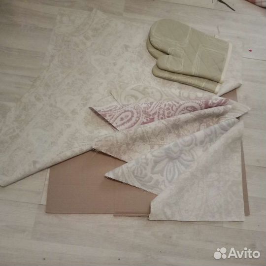 Скатерть и 4 салфетки 3 комплекта