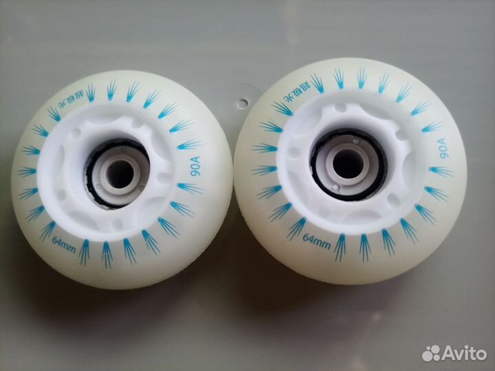 2 светящихся синим колеса 64мм. Для роликов