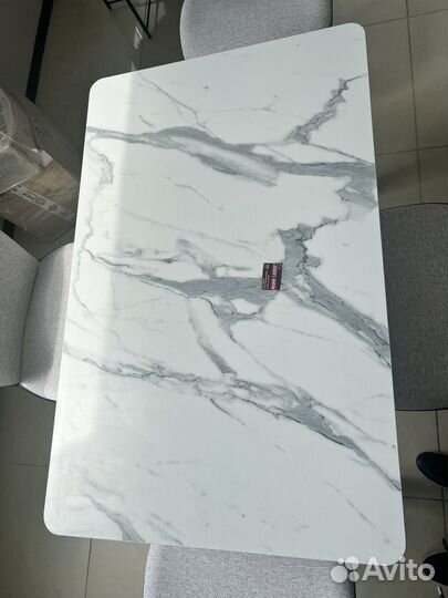 Кухонный стол и стулья