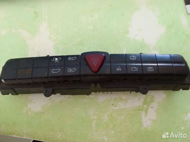 Кнопка аварийной сигнал. Mercedes-Benz V-Class б\у