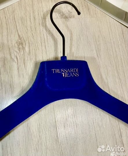 Брендовые вешалки/плечики Armani, trussardi