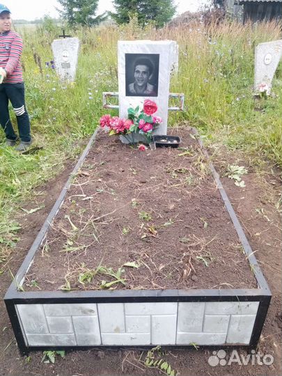 Оградки на кладбище, уход за могилами