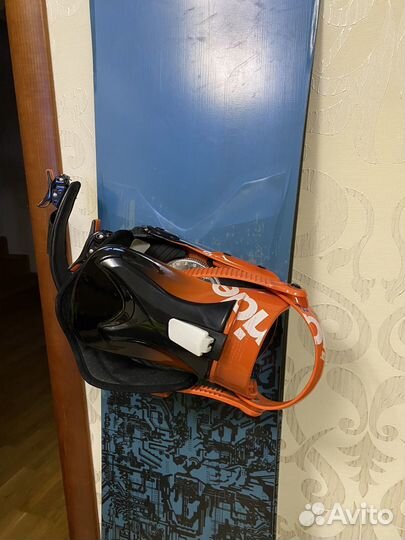 Сноуборд с креплениями