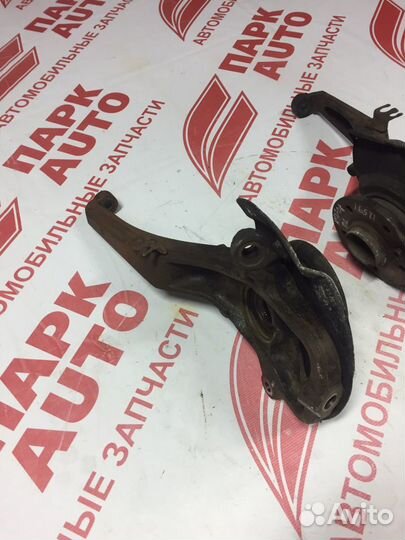 Кулак поворотный передний Volkswagen Amarok 2011