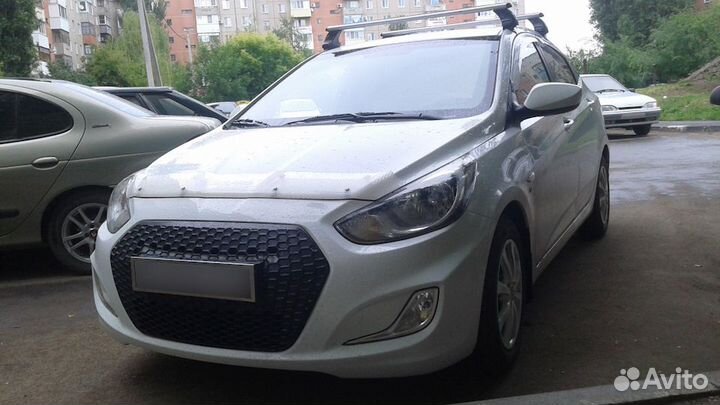 Hyundai Solaris - Решетка радиатора 