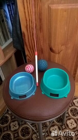 Игрушки, миски для пищи, совок