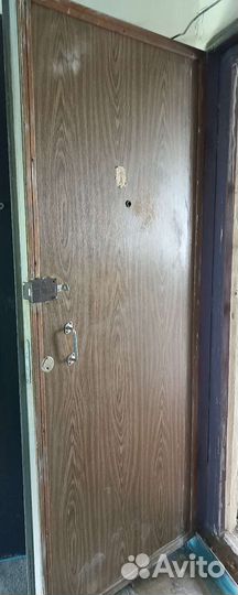 Дверь входная металлическая б/у
