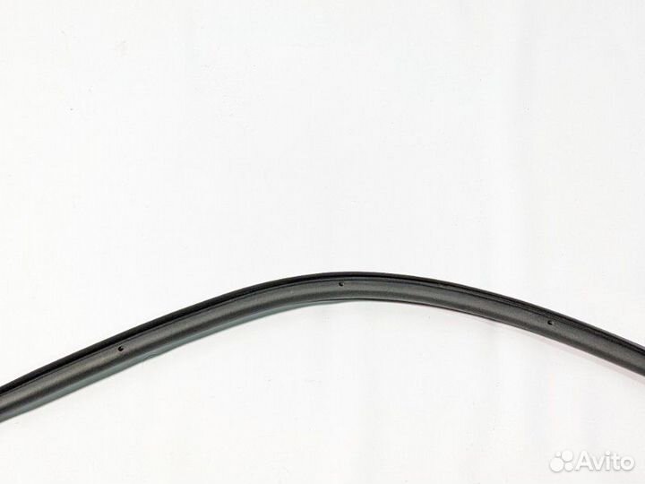 Уплотнитель двери передний левый Opel Astra J