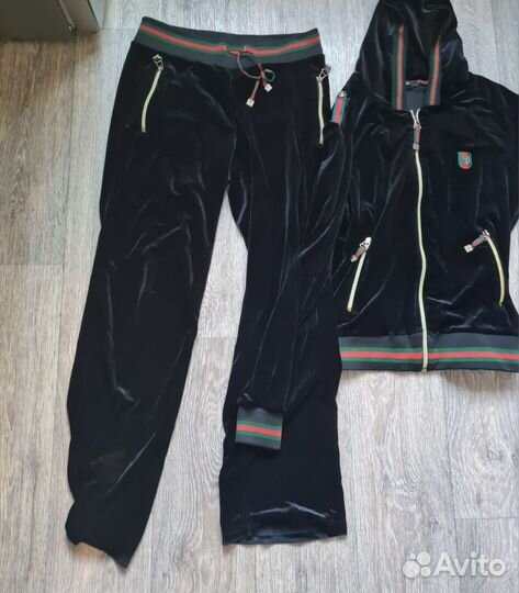 Спортивный костюм женский