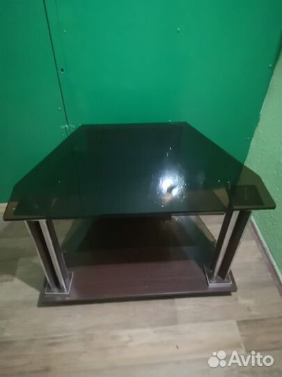 Стеклянная тумба под тв