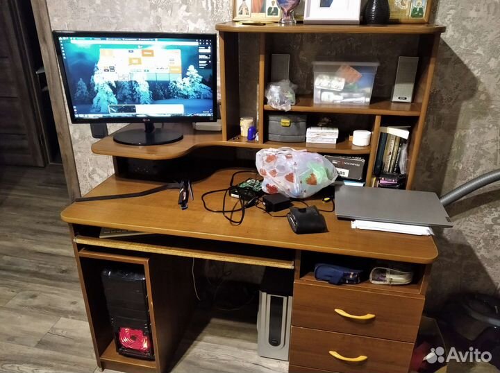 Компьютерный стол