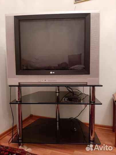 Телевизор +Тумба под телевизор