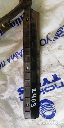 Направляющая заднего бампера правая VW Passat B5