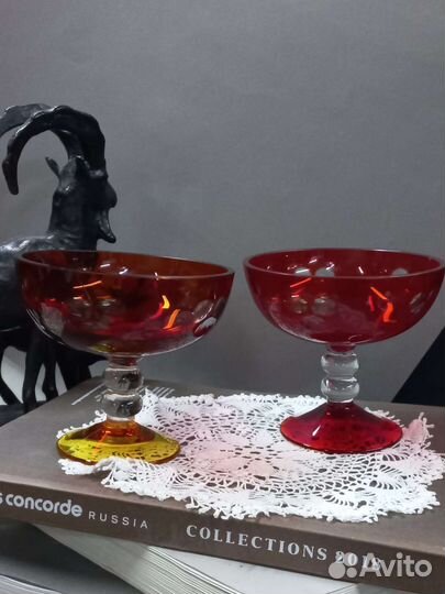 Ваза для конфет на ножке