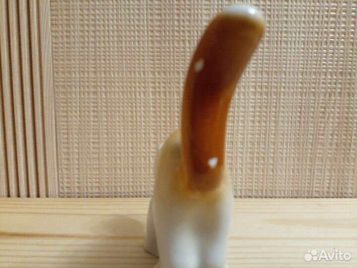 Фарфоровая статуэтка котенок